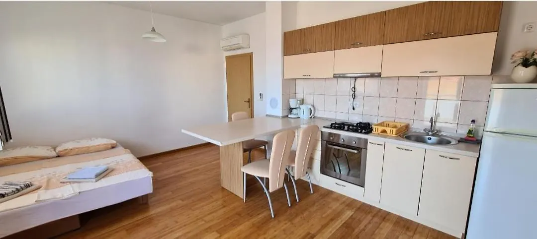 Apartmani Gizela سيغيت دونيي 0*,