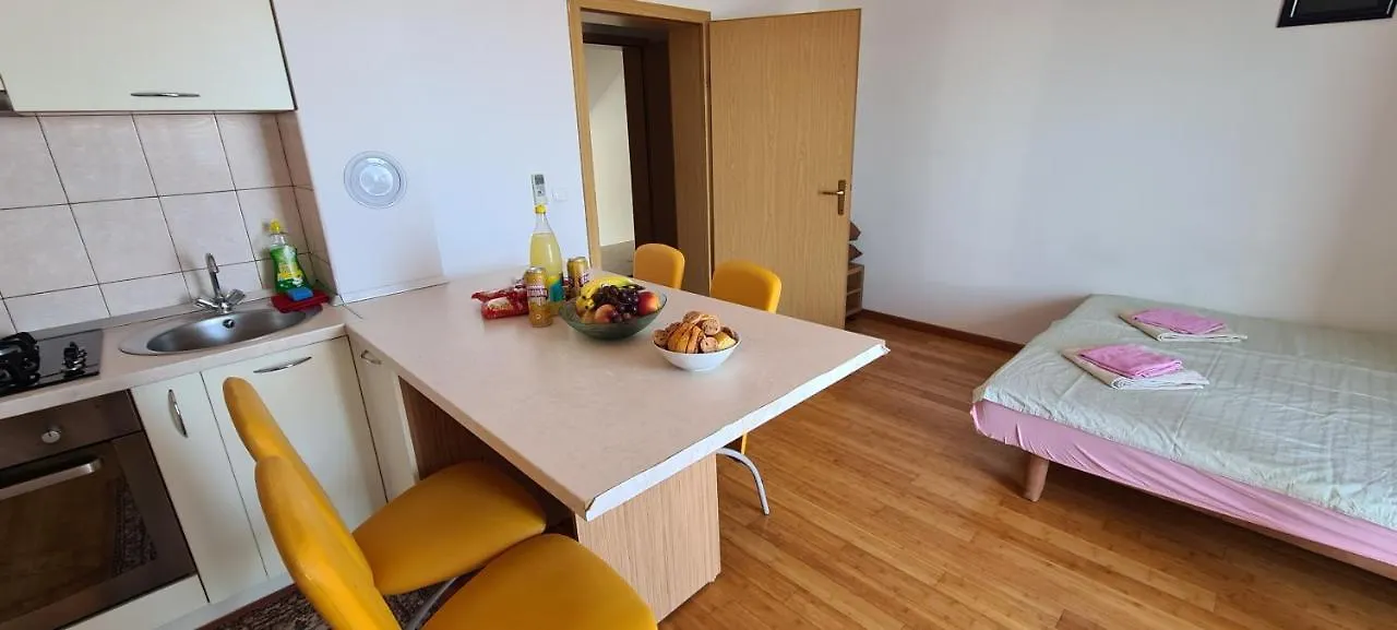 Guest house Apartmani Gizela Seget Donji