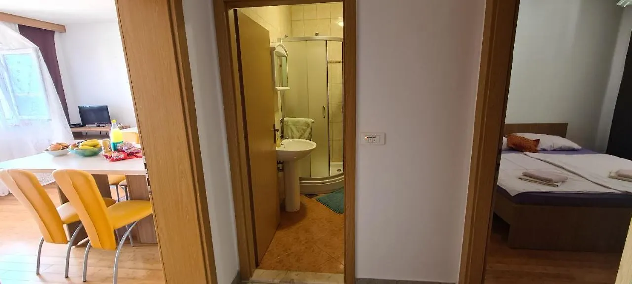 Guest house Apartmani Gizela Seget Donji