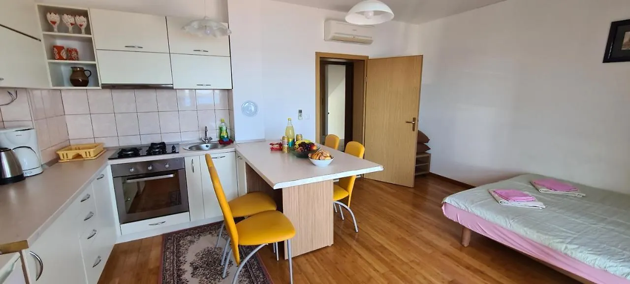 Apartmani Gizela Seget Donji 0*,