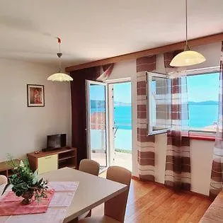 Apartmani Gizela Seget Donji Guest house