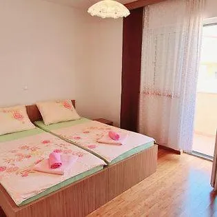 Guest house Apartmani Gizela Seget Donji