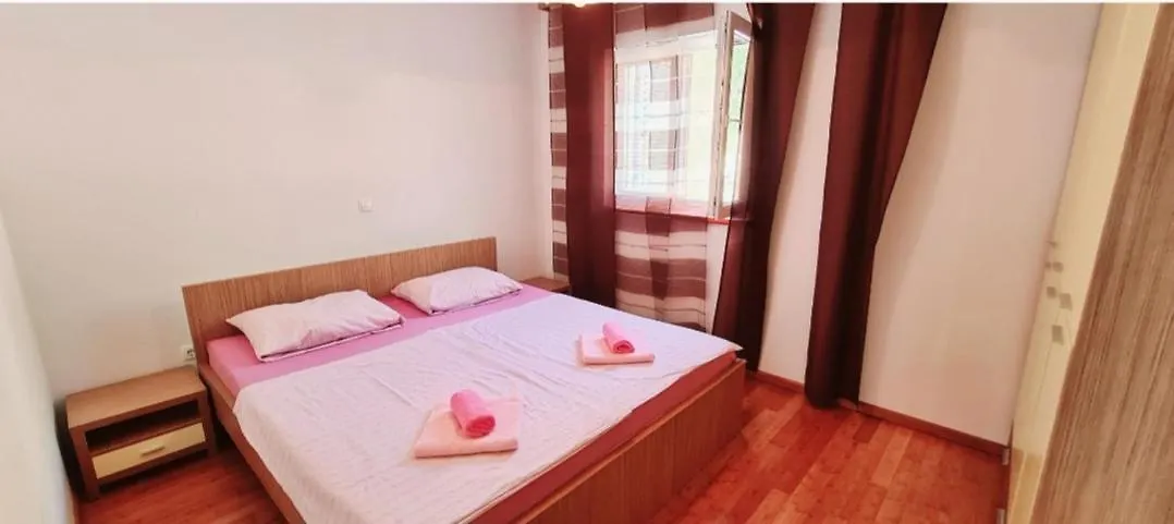 Apartmani Gizela Seget Donji Guest house