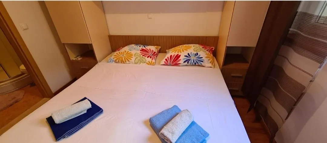 Apartmani Gizela Seget Donji Guest house